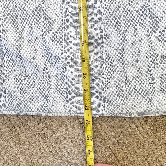 Ann Taylor NWT Grey/White Snake Print Pencil Skirt - Picture 11 of 13